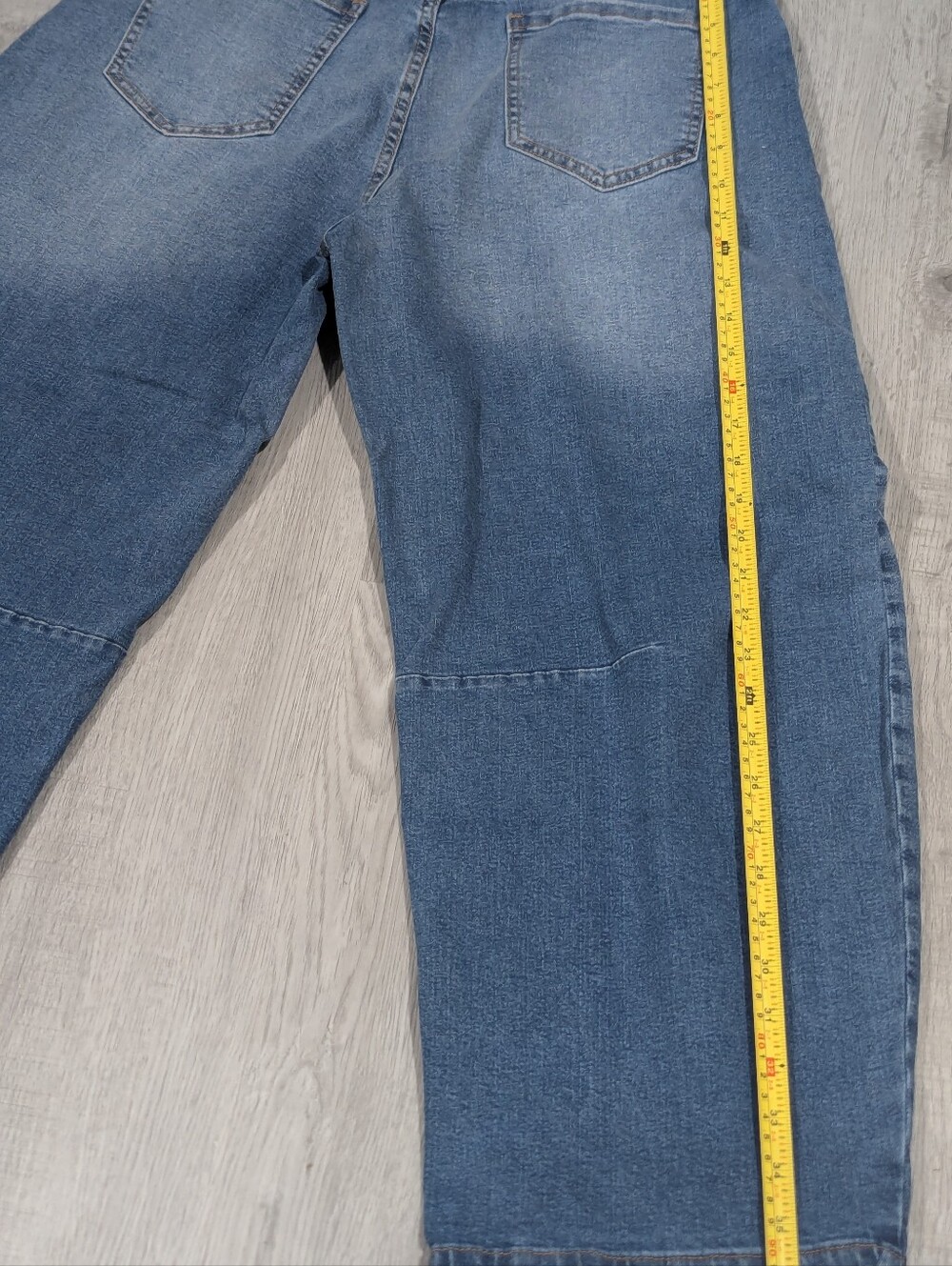 Women’s Size 12 Medium Wash Stretch Barrel Leg Jeans Cropped Denim - Picture 4 of 7